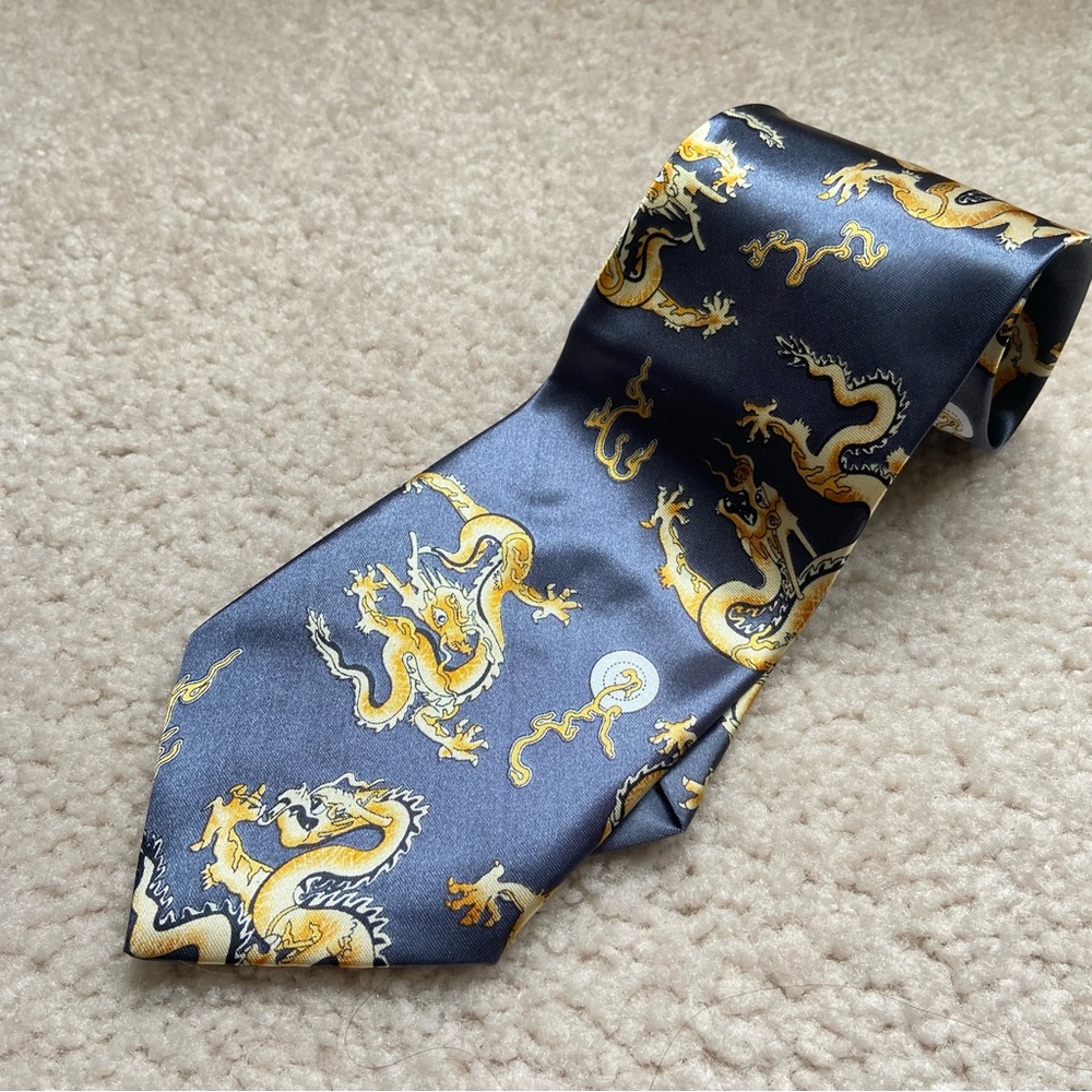 NWOT Grey & Gold Dragon Print Tie – Satin Finish Novelty Necktie